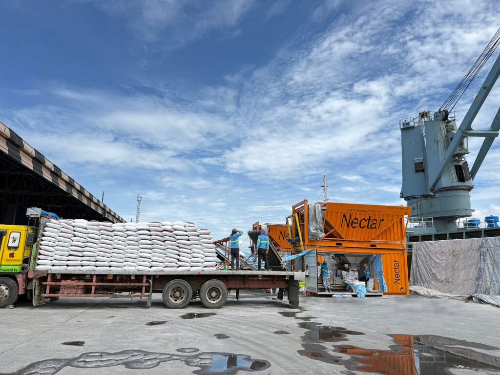 Quayside mobile bagging operations fertilizer